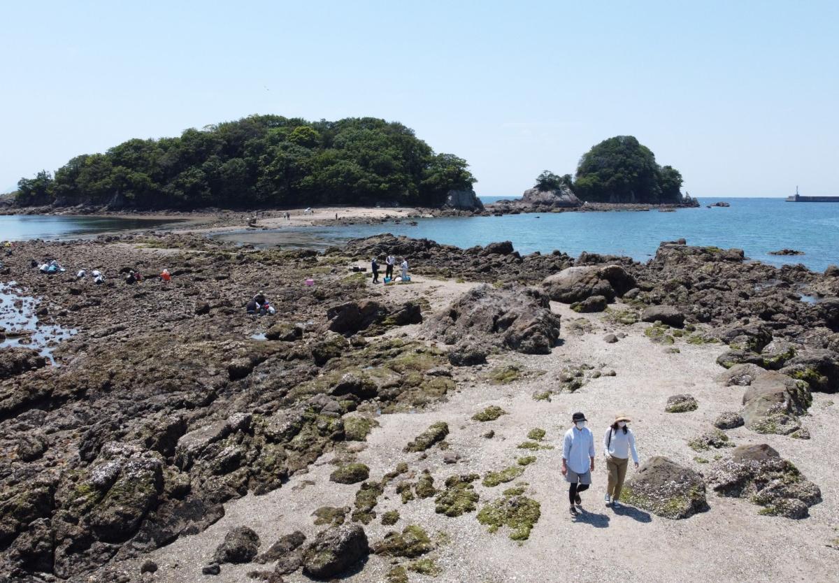 干潮時には歩いて渡ることができる咸陽島